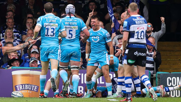 Sale's Joe Carpenter celebrates after Tom O'Flaherty's try