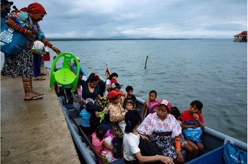 The islands off Panama are between 50 centimeters (19 inches) and one meter (three feet) above sea level