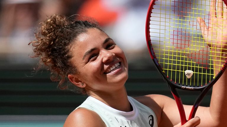 Italy's Jasmine Paolini celebrates as she won the quarterfinal match of the French Open tennis tournament against Kazakhstan's Elena Rybakina at the Roland Garros stadium in Paris, Wednesday, June 5, 2024. (AP Photo/Christophe Ena)