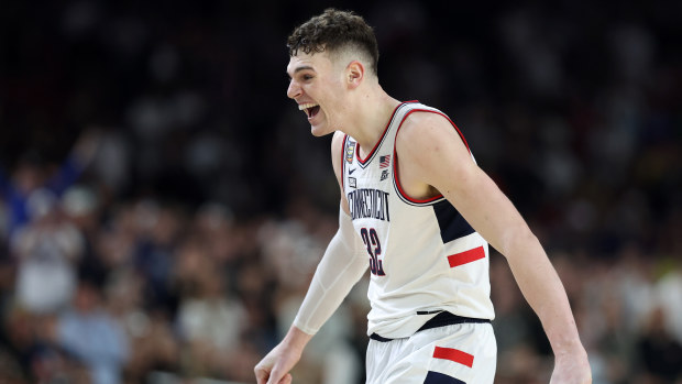 Donovan Clingan of the Connecticut Huskies celebrates.