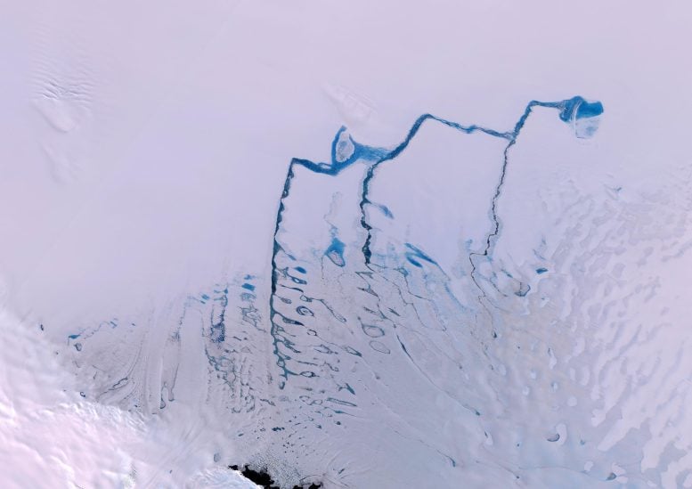 Pooled Meltwater and Slush on the Nivlisen Ice Shelf, Antarctica