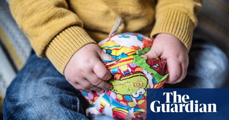 HMRC apologises for delayed payment of child benefit to about 500,000 people | Benefits