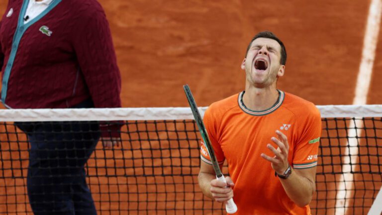 Hubert Hurkacz asks for permission to request new chair umpire; Grigor Dimitrov advances to the quarterfinals, Jannik Sinner V Dimitrov results