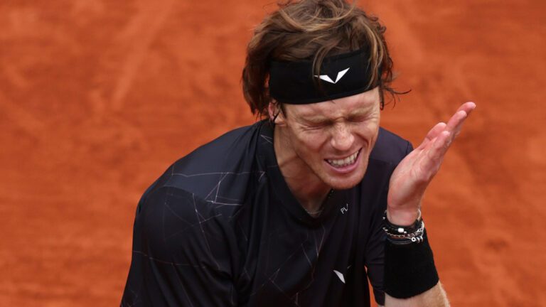 Andrey Rublev smashes himself with racquet in Roland-Garros meltdown