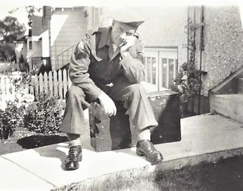 Rifleman Gerry Levers on leave in Victoria, B.C. in 1945.