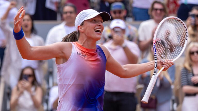 Iga Swiatek wins third consecutive Roland-Garros women’s title, defeating Jasmine Paolini, highlights, video