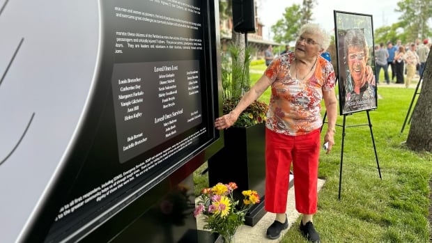 ‘We will not forget’: Families, community gather in Dauphin on 1st anniversary of deadly bus crash