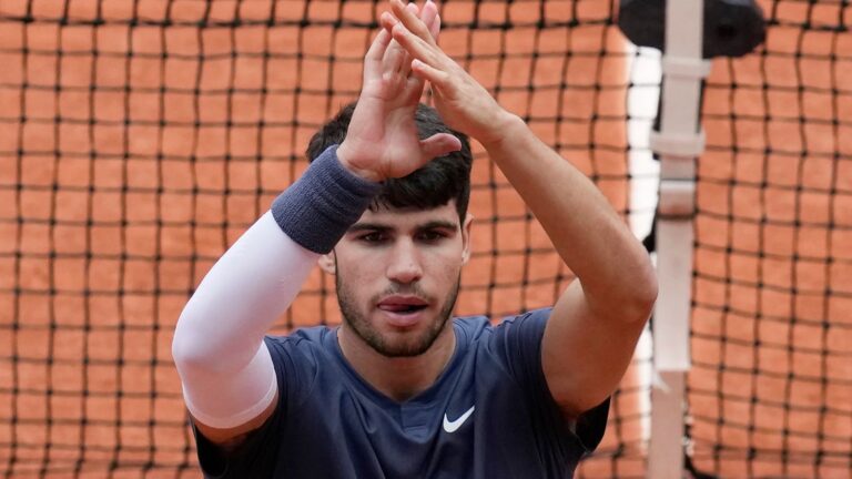 Carlos Alcaraz moves into French Open quarter-finals where he will face Stefanos Tsitsipas | Tennis News