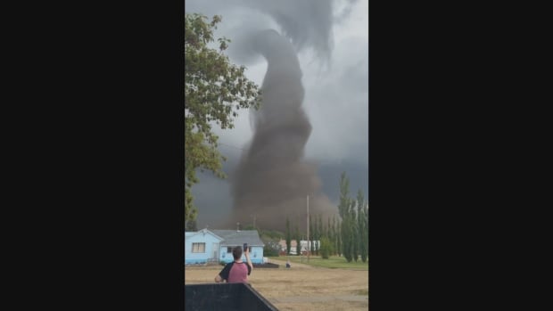 Twister spotted south of Camrose, tornado watch ends for parts of central Alberta