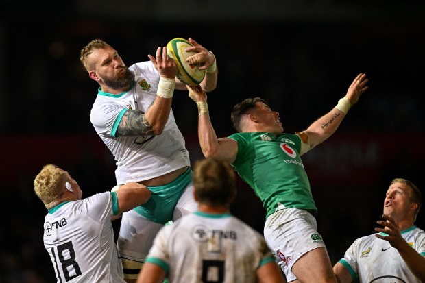 RG Snyman of South Africa takes a restart ahead of Calvin Nash of Ireland during the first test between South Africa and Ireland at Loftus Versfeld Stadium in Pretoria, South Africa. (Photo By Brendan Moran/Sportsfile via Getty Images)