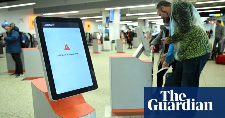 Crowdstrike tells Australian government it is ‘close to rolling out automatic fix’ after global outage | Microsoft IT outage