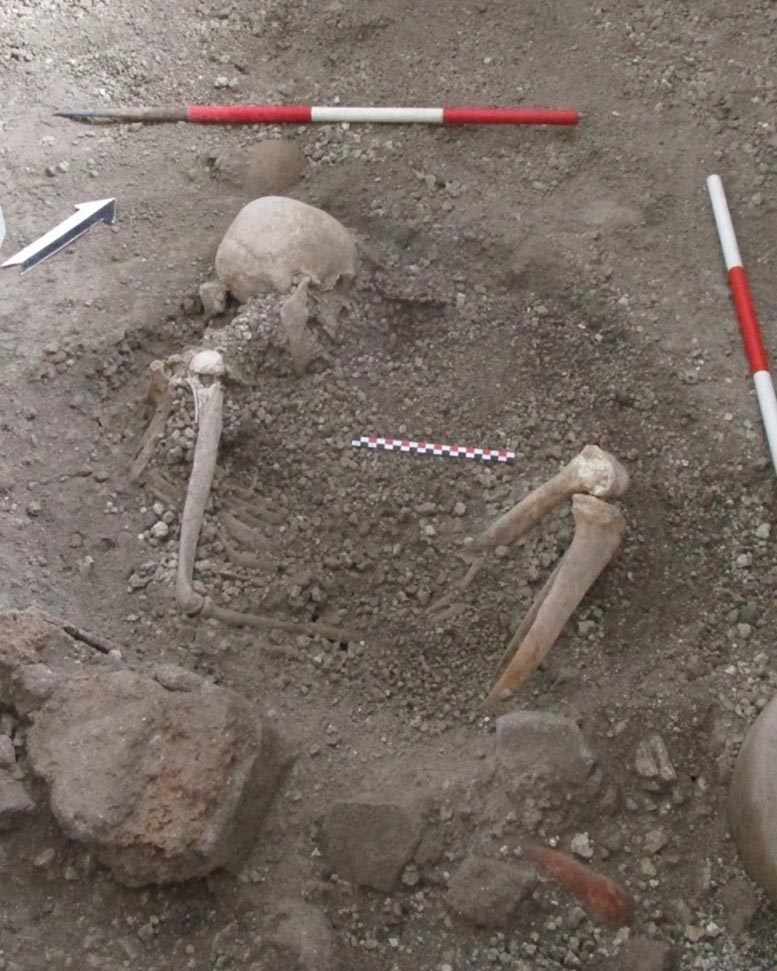 Skeleton of 'Individual 2' in Pompeii Excavation