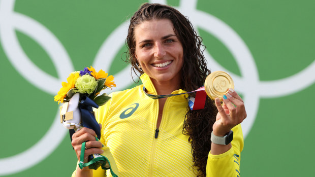 Jessica Fox poses with her Tokyo 2020 gold medal.