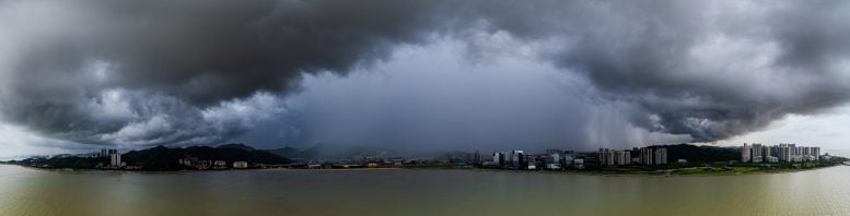 Cumulonimbus Arcus Precipitation Over Zhuhai, China