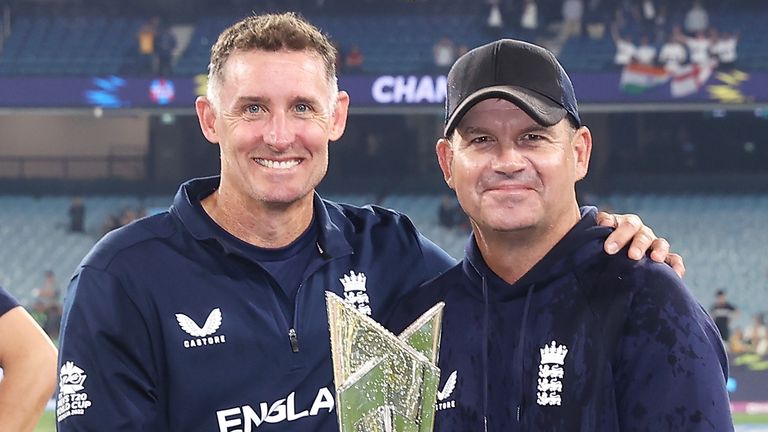 Batting coach Michael Hussey and head coach Matthew Mott celebrate England's win in the 2022 T20 World Cup