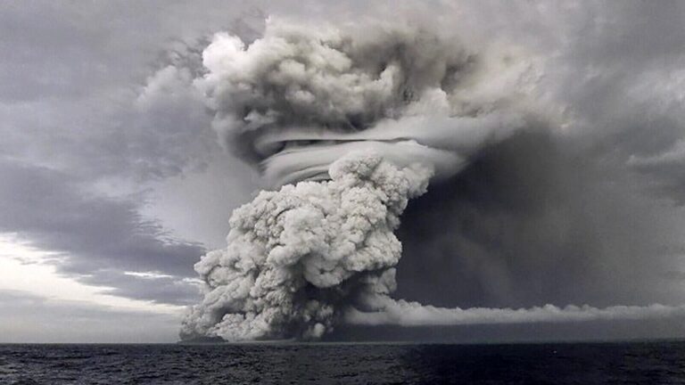 How Hunga Tonga’s Eruption Contradicts Global Warming Expectations