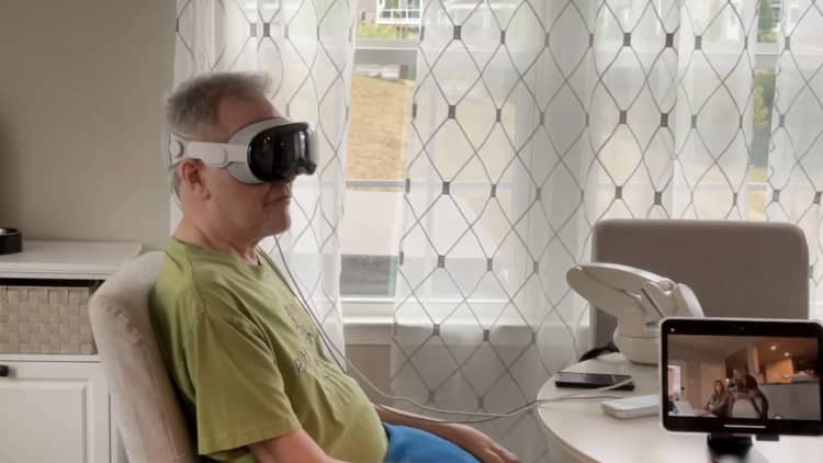 Synchron patient uses Apple Vision Pro