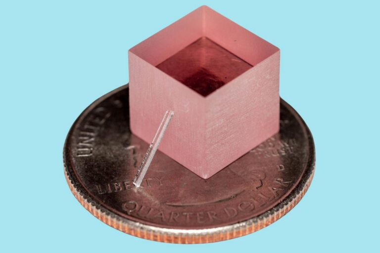 Stanford Engineers a Pocket-Sized Titanium-Sapphire Super Laser