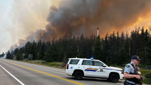 Flames now 5 km from Jasper townsite as ‘aggressive’ wildfires burn