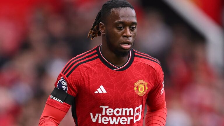 Aaron Wan-Bissaka: West Ham in talks with Man Utd over defender valued at more than £15m | Football News