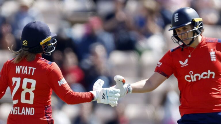 England set New Zealand 198 to win opening T20I LIVE!