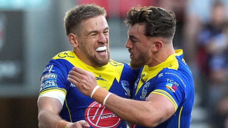 Warrington beat St Helens as 12 men produce heroic display