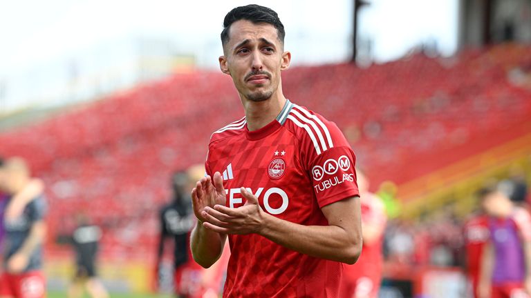 ABERDEEN, SCOTLAND - AUGUST 11: Aberdeen&#39;s Bojan Miovski tearfully says goodbye to the fans during a William Hill Premiership match between Aberdeen and St Mirren at Pittodrie, on August 11, 2024, in Aberdeen, Scotland. (Photo by Rob Casey / SNS Group)