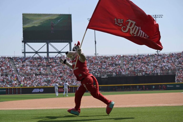 As MLB veterans head south for money and opportunity, the Mexican League has its moment