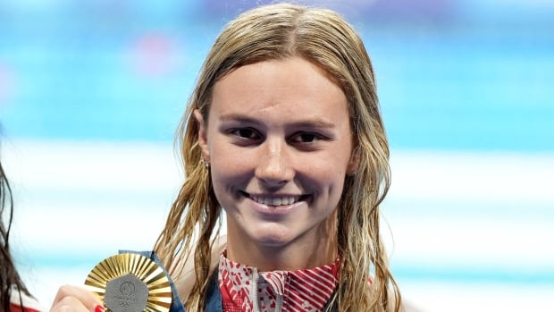 Canada’s Summer McIntosh wins women’s 200m butterfly title for 2nd gold, 3rd medal in Paris