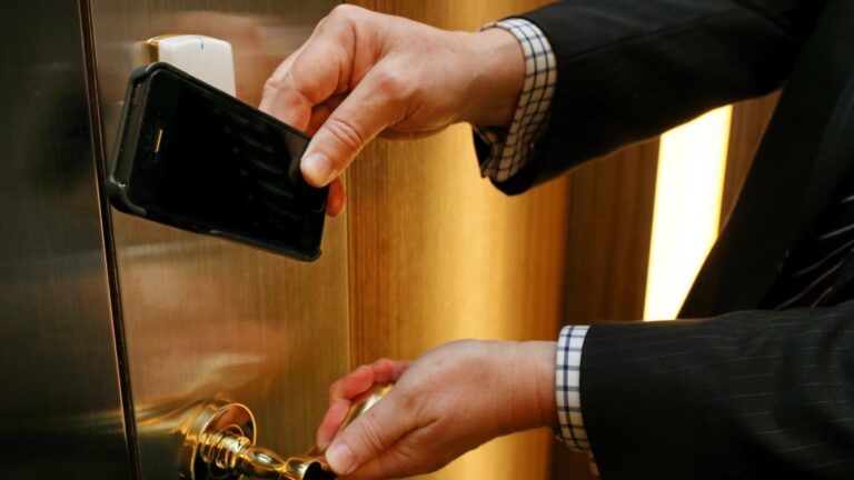 Apple and Google wallets want to make hotel room key card obsolete