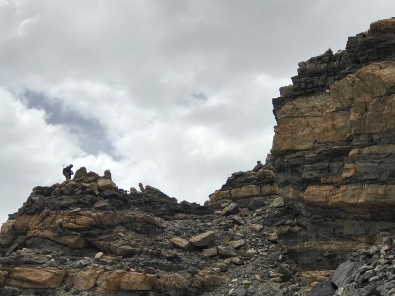 Researchers Collecting Magma From Tibetan Plateau