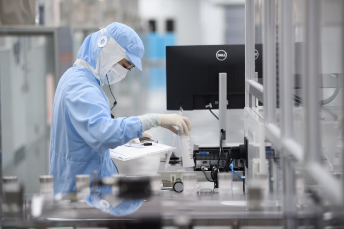 A worker on Shiseido’s production line in Kurume, Fukuoka Prefecture