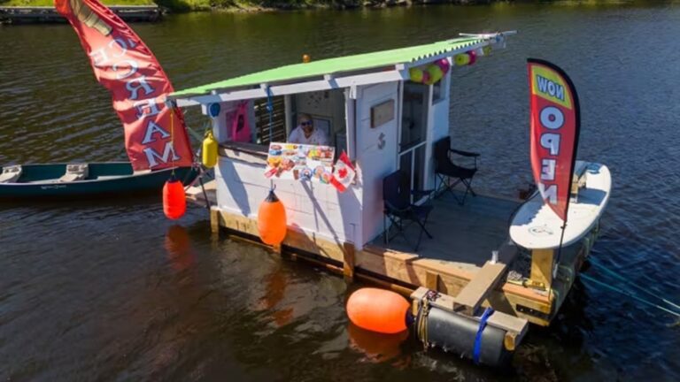 WATCH | #TheMoment boaters flocked to a New Brunswick ice cream dock