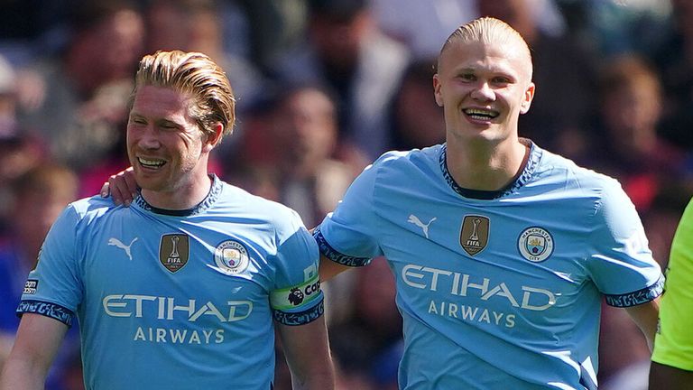 Erling Haaland celebrates with Kevin De Bruyne after scoring his second goal against Ipswich