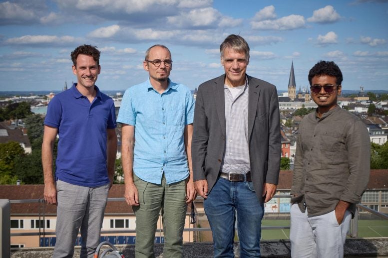 Julian Schmitt, Frank Vewinger, Martin Weitz, and Kirankumar Karkihalli Umesh