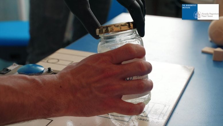 Robotic Prosthesis Opening Jar Test