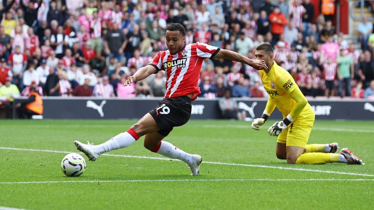 Cameron Archer missed a glorious chance for Southampton against Ipswich