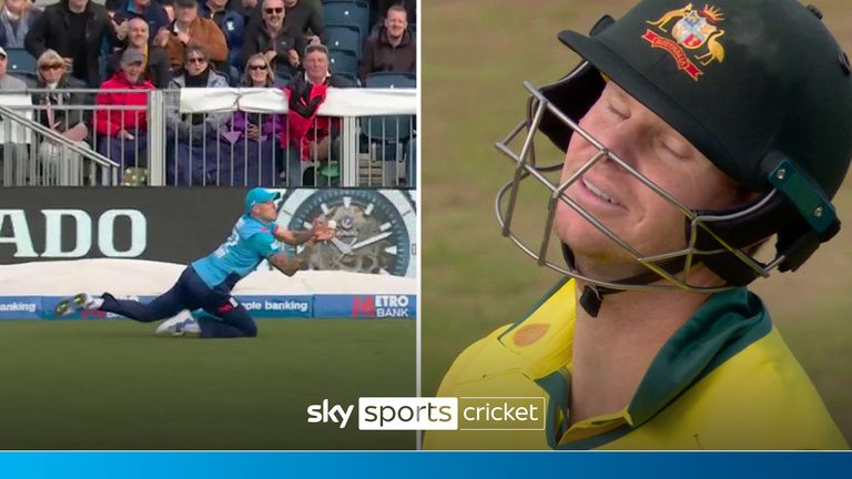 &#39;Smith can&#39;t believe it!&#39; | Carse makes spectacular diving catch 