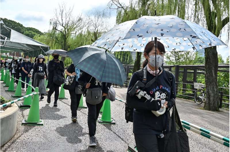 More than 2,000 panda lovers formed long queues outside the zoo Saturday morning, some having spent the whole night there