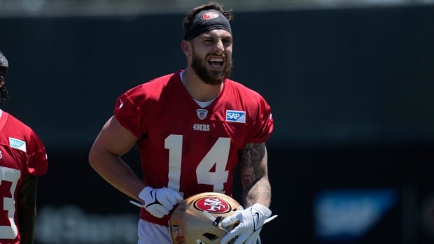 San Francisco 49ers player shot in the chest during attempted robbery, police say