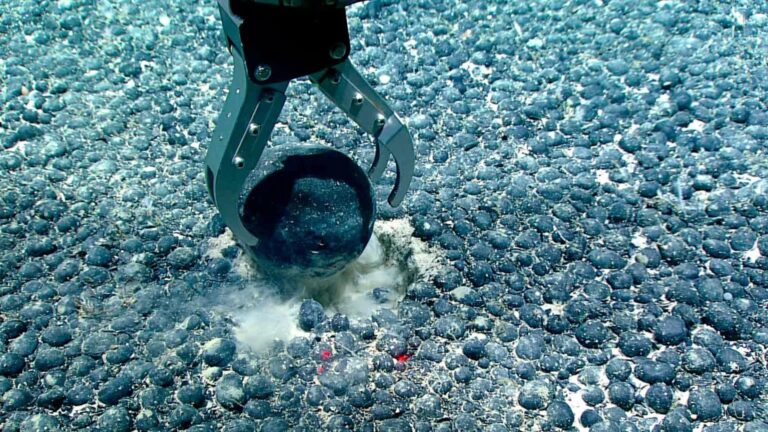 “Really Weird” – Deep-Sea Dark Oxygen Discovery Raises Questions About Alien Life