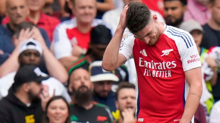 Ref Watch: Dermot Gallagher assesses Premier League incidents at Arsenal, Chelsea and Man Utd | Football News