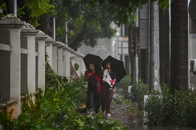 Tropical storm triggers landslides in Philippines, 11 dead