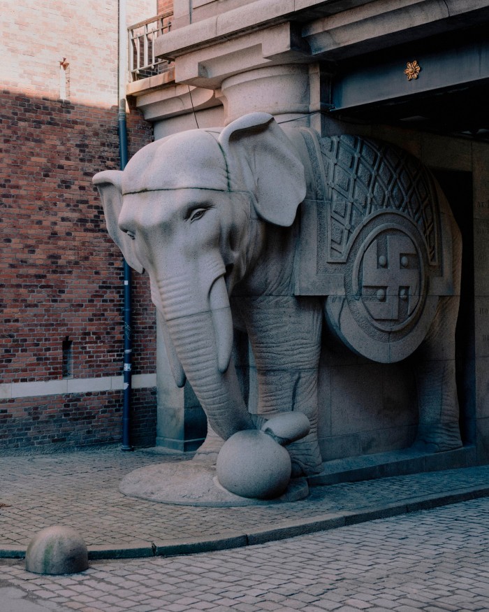 One of the four elephant sculptures at the entrance to the Ny Carlsberg Brewery