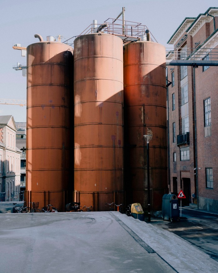 Bronze-coloured silos by the NY Carlsberg Brewery