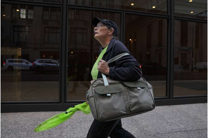 Avian enthusiasts try to counter the deadly risk of Chicago high-rises for migrating birds