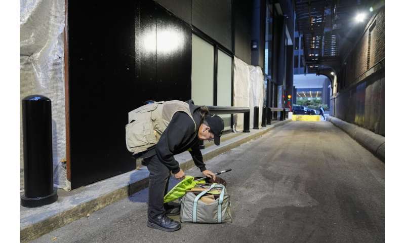 Avian enthusiasts try to counter the deadly risk of Chicago high-rises for migrating birds