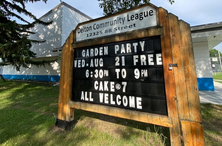 A welcome sign advertising a garden party. 