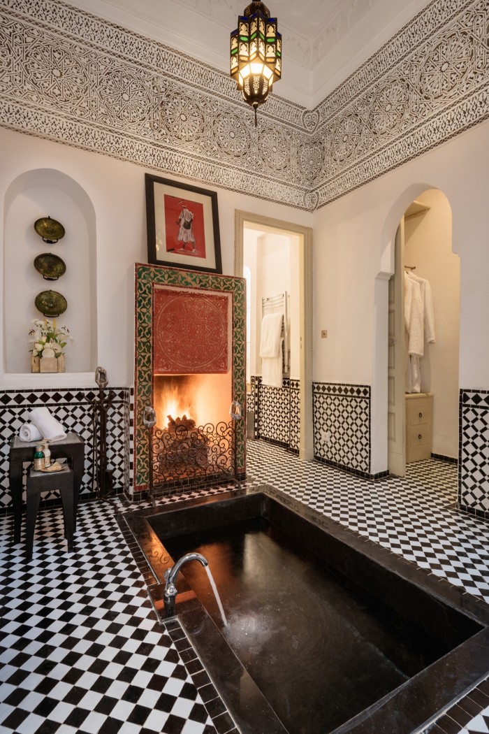 The tiled bathroom of the superior suite