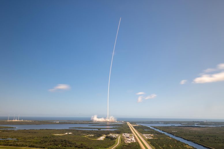 SpaceX Falcon Heavy Rocket Launches NASA Europa Clipper Spacecraft